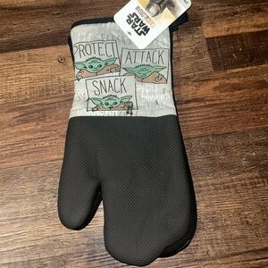 Baby Yoda Protect Attack Snack Oversized Oven Mitts